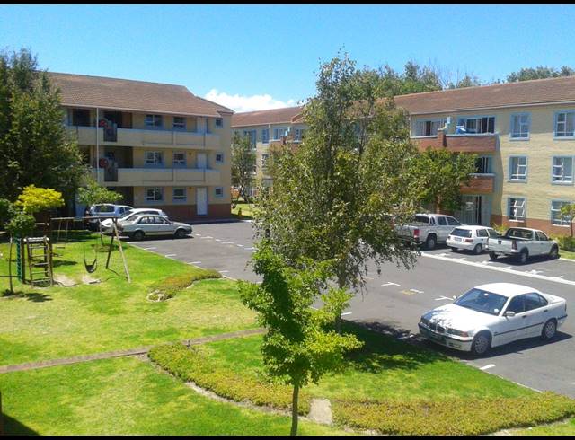 1 bed property to rent in PINELANDS